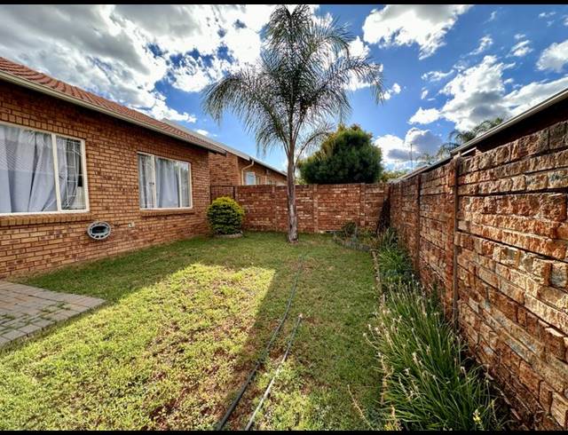 2 BEDROOM TOWNHOUSE FOR SALE IN NINAPARK